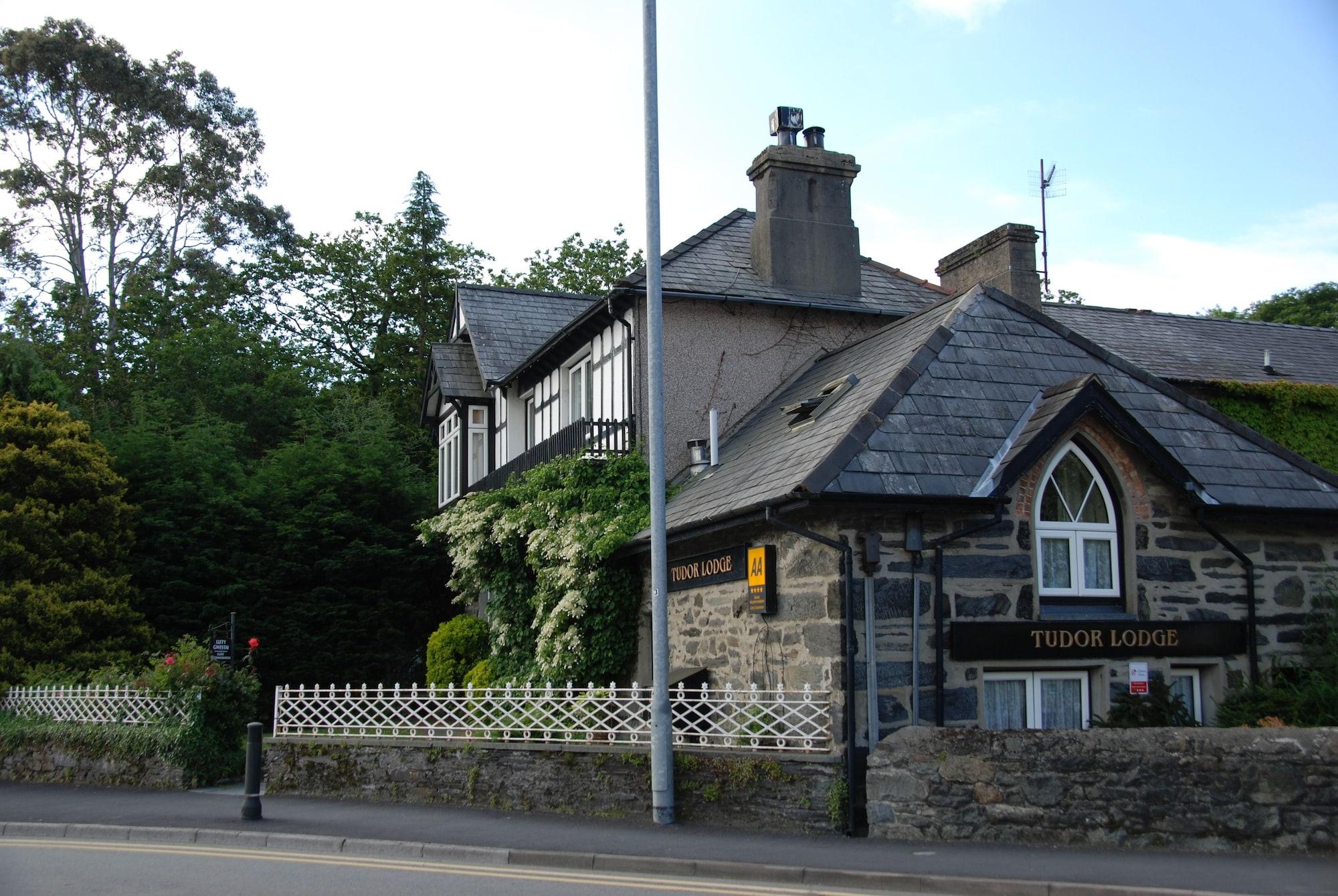 Tudor Lodge Porthmadog Exterior photo