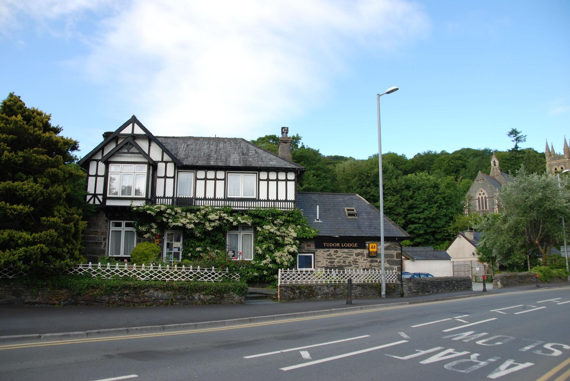 Tudor Lodge Porthmadog Exterior photo