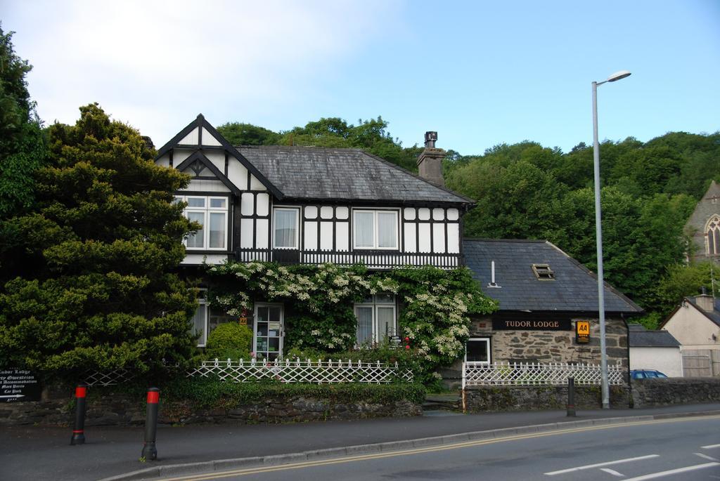 Tudor Lodge Porthmadog Exterior photo