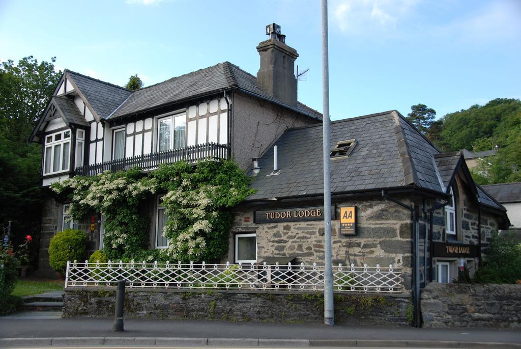 Tudor Lodge Porthmadog Exterior photo